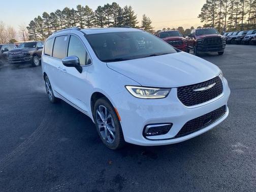 Bright White Clearcoat 2026 Chrysler Pacifica Pinnacle