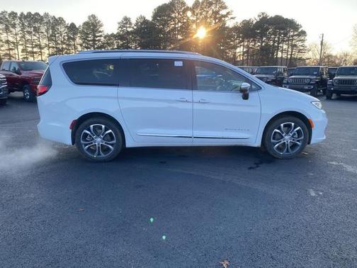 Bright White Clearcoat 2026 Chrysler Pacifica Pinnacle