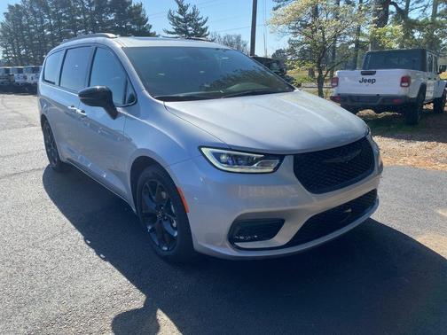 Silver Mist Clearcoat 2026 Chrysler Pacifica Limited