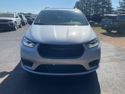 Silver Mist Clearcoat 2026 Chrysler Pacifica Limited