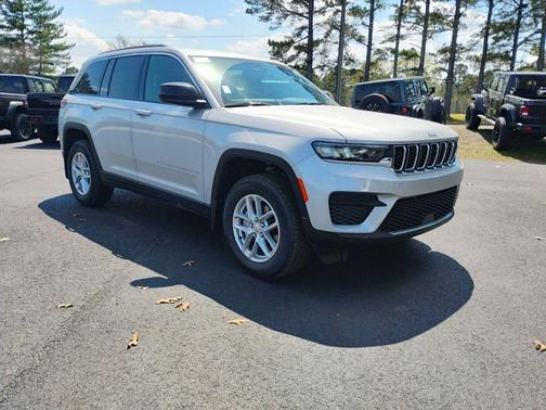 Silver Zynith 2026 Jeep Grand Cherokee Laredo X