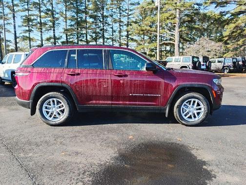 Velvet Red Pearlcoat 2026 Jeep Grand Cherokee Laredo