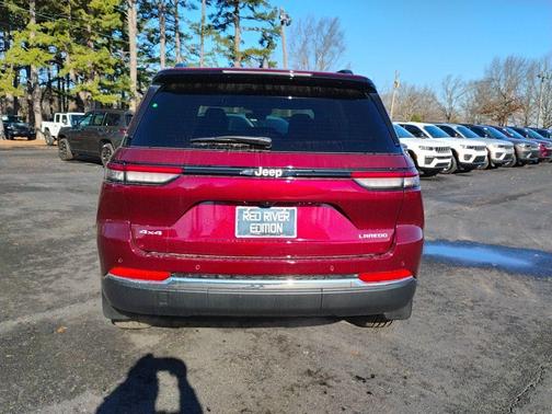 Velvet Red Pearlcoat 2026 Jeep Grand Cherokee Laredo