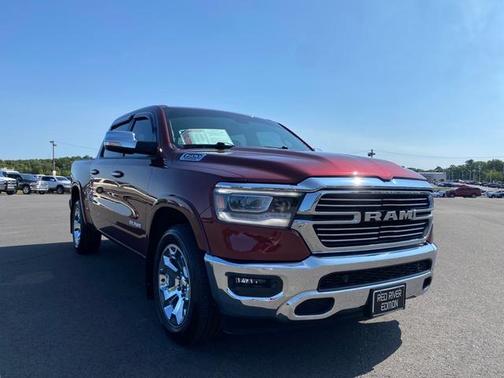 Photo 4 of 33 of 2019 RAM 1500 Laramie