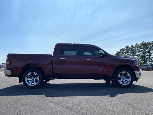 Photo 5 of 33 of 2019 RAM 1500 Laramie