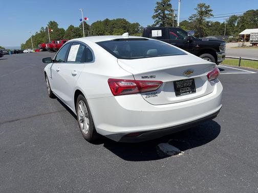 Summit White 2022 Chevrolet Malibu LT