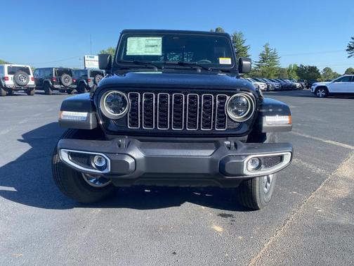 Black Clearcoat 2026 Jeep Gladiator Sport