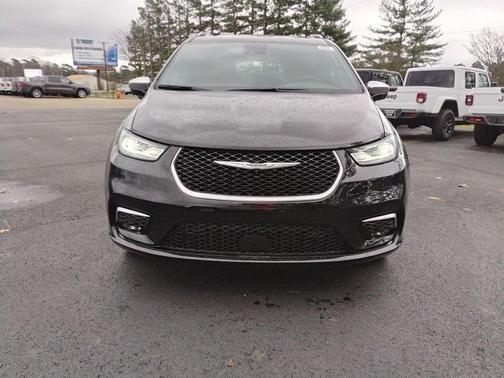 Diamond Black 2026 Chrysler Pacifica Pinnacle