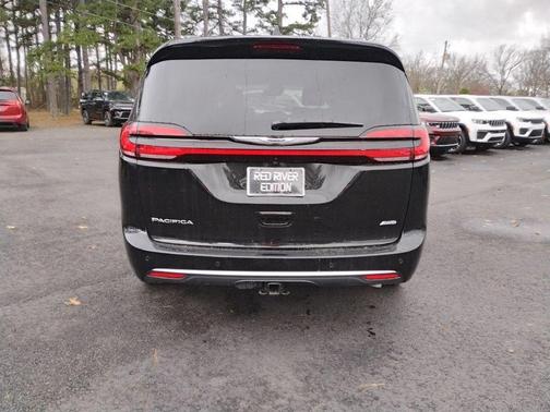 Diamond Black 2026 Chrysler Pacifica Pinnacle