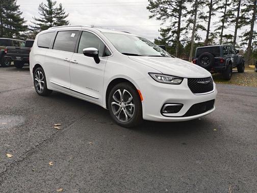 Bright White Clearcoat 2026 Chrysler Pacifica Pinnacle