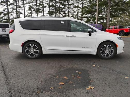Bright White Clearcoat 2026 Chrysler Pacifica Pinnacle