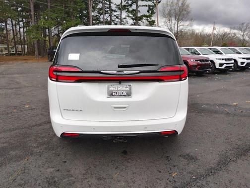 Bright White Clearcoat 2026 Chrysler Pacifica Pinnacle