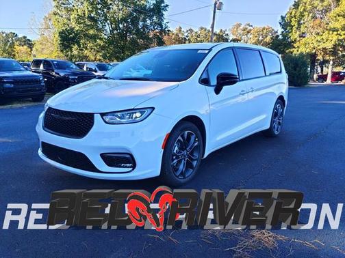Bright White Clearcoat 2026 Chrysler Pacifica Select