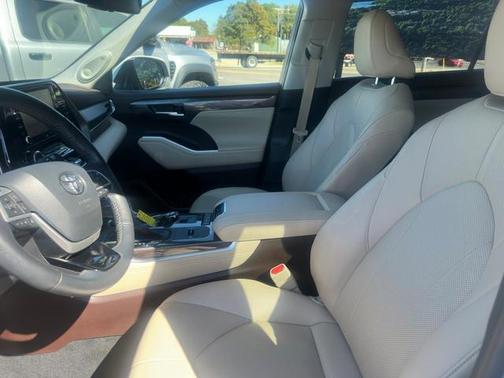 2022 Toyota Highlander Limited