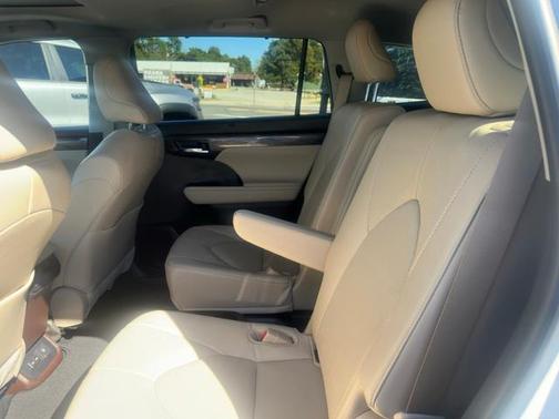 2022 Toyota Highlander Limited