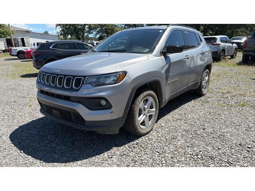 Silver Zynith 2024 Jeep Compass Latitude