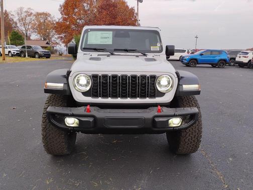 Bright White Clearcoat 2026 Jeep Wrangler Rubicon