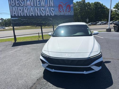 White 2025 Hyundai ELANTRA SE