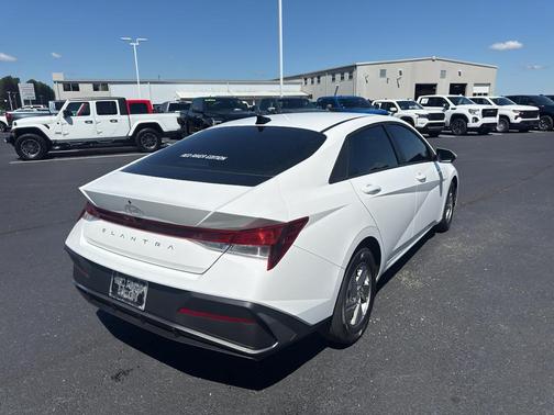 White 2025 Hyundai ELANTRA SE
