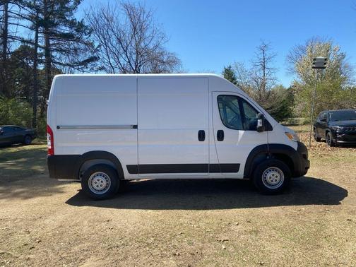 Bright White Clearcoat 2026 RAM ProMaster 2500 High Roof