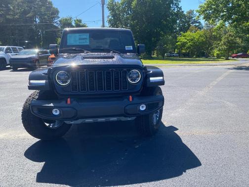 Black Clearcoat 2026 Jeep Gladiator Mojave