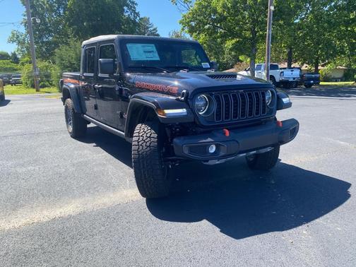 Black Clearcoat 2026 Jeep Gladiator Mojave