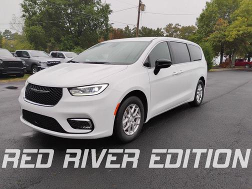 Bright White Clearcoat 2026 Chrysler Pacifica Select