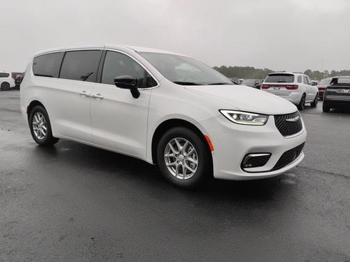 Bright White Clearcoat 2026 Chrysler Pacifica Select