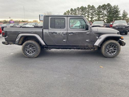 Granite Crystal Clearcoat Metallic 2026 Jeep Gladiator Sport