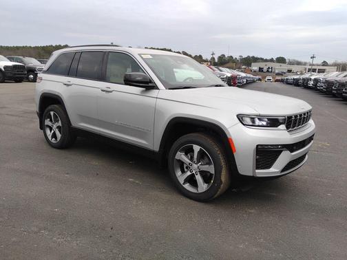 Silver Zynith 2026 Jeep Grand Cherokee Limited