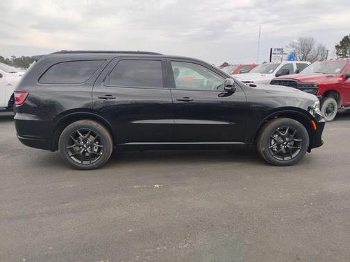 DB Black Crystal Clearcoat 2026 Dodge Durango GT Premium HEMI V8