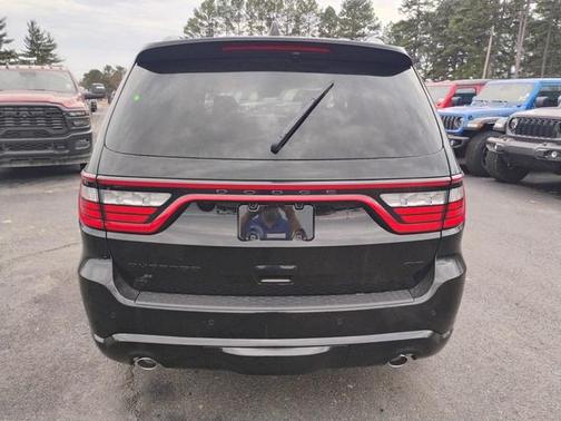 DB Black Crystal Clearcoat 2026 Dodge Durango GT Premium HEMI V8