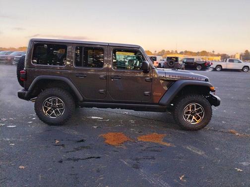 Granite Crystal Clearcoat Metallic 2026 Jeep Wrangler Rubicon