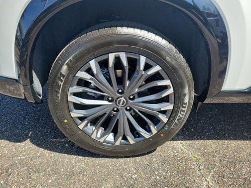 Everest White Pearl Tricoat 2026 Nissan Rogue Platinum
