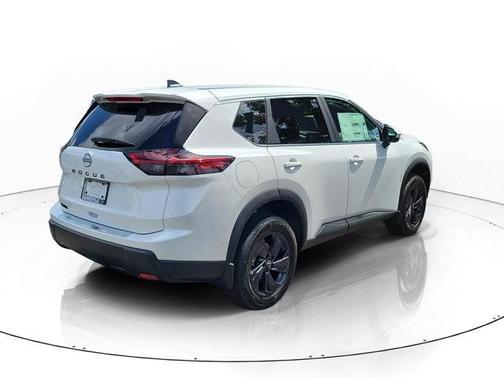 Everest White Pearl Tricoat 2026 Nissan Rogue SV