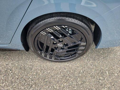 Atlantic Gray Metallic/Super Black 2026 Nissan Sentra SR
