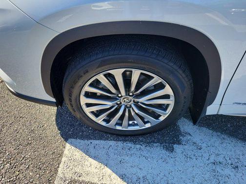 2025 Toyota Highlander Hybrid Limited