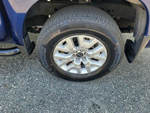 Deep Blue Pearl 2022 Nissan Frontier SV