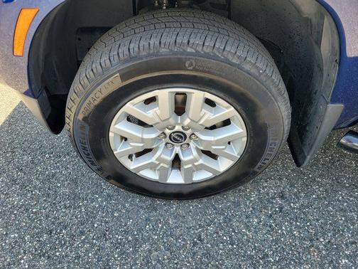 Deep Blue Pearl 2022 Nissan Frontier SV