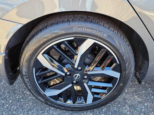 Gun Metallic 2025 Nissan Versa 1.6 S