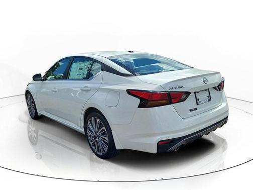 Pearl White Tricoat 2026 Nissan Altima SV FWD