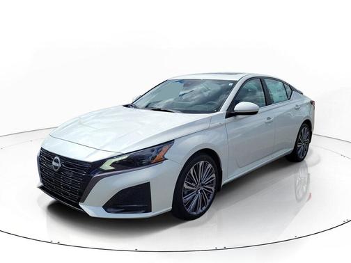 Pearl White Tricoat 2026 Nissan Altima SV FWD