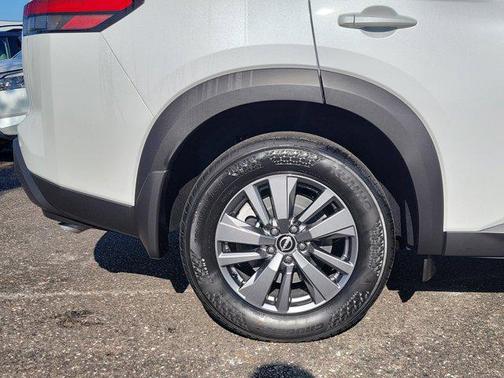 2025 Nissan Pathfinder SV FWD