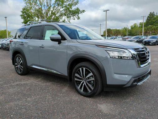2025 Nissan Pathfinder Platinum FWD