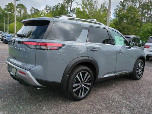 2025 Nissan Pathfinder Platinum FWD