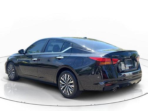 Super Black 2023 Nissan Altima 2.5 SV
