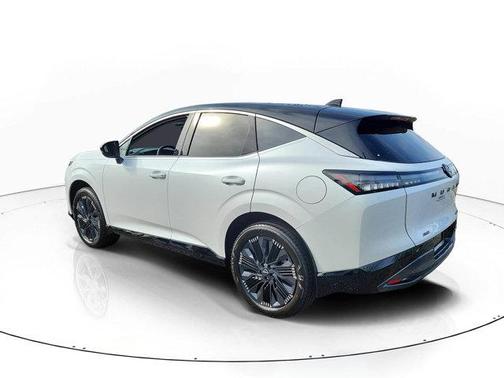 Everest White Pearl Tricoat/Super Black 2026 Nissan Murano Platinum