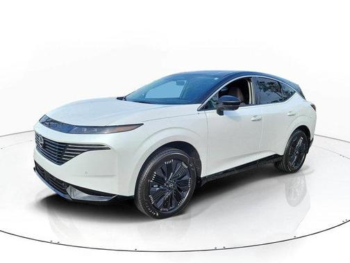 Everest White Pearl Tricoat/Super Black 2026 Nissan Murano Platinum
