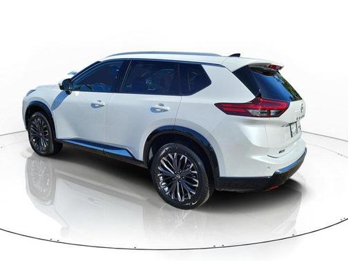 Everest White Pearl Tricoat 2026 Nissan Rogue Platinum