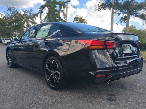 2025 Nissan Altima SR FWD